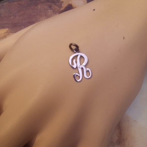 R letter sterling silver charm - Picture 2 of 2